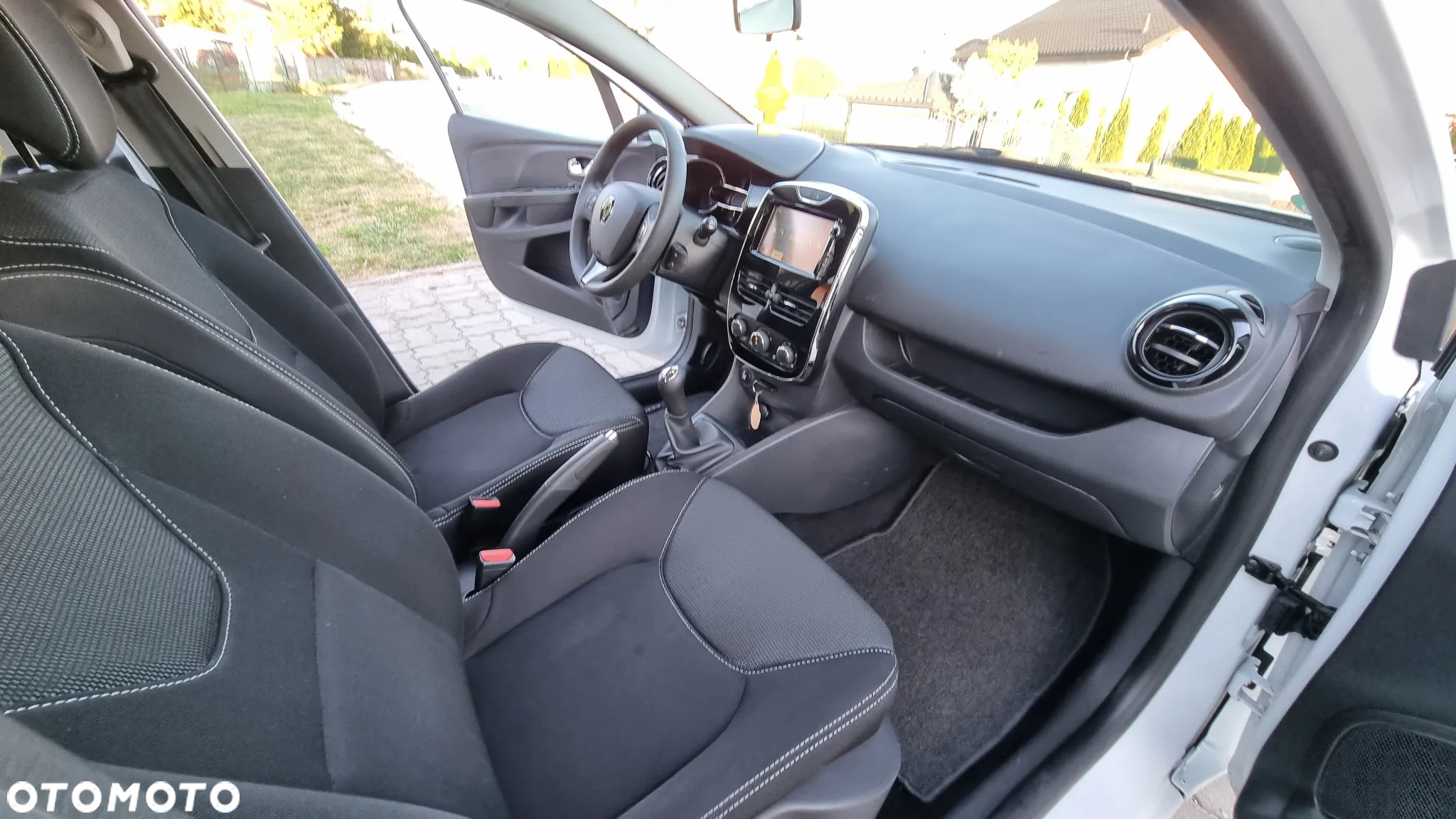 Renault Clio 1.2 16V 75 Authentique - 9