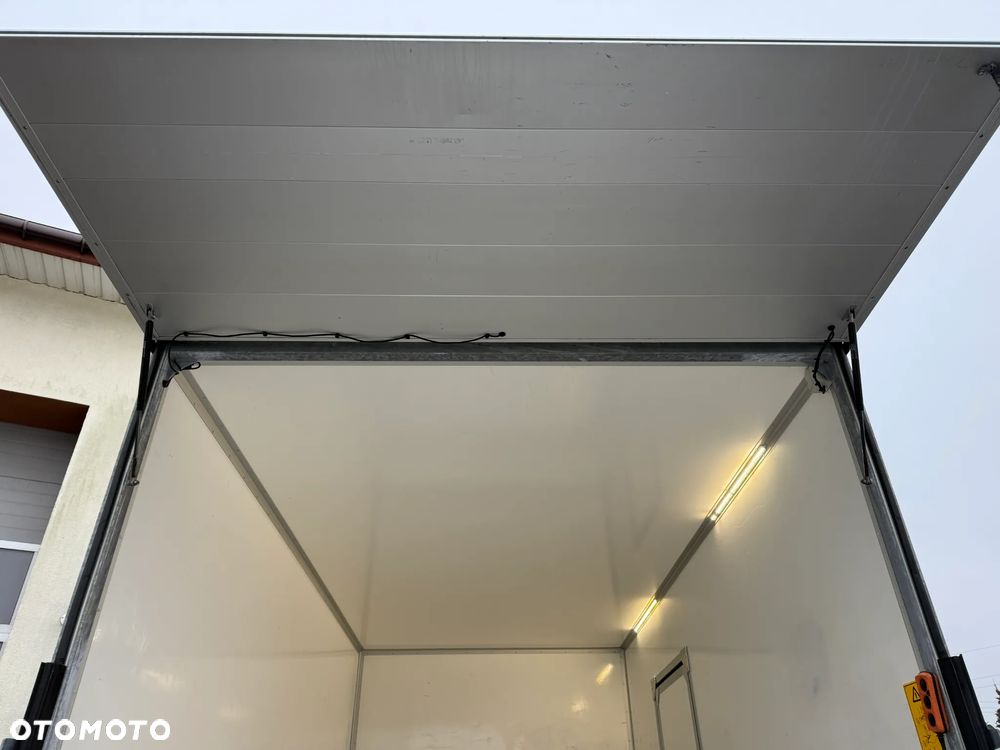 Iveco Daily Izoterma Winda - 11