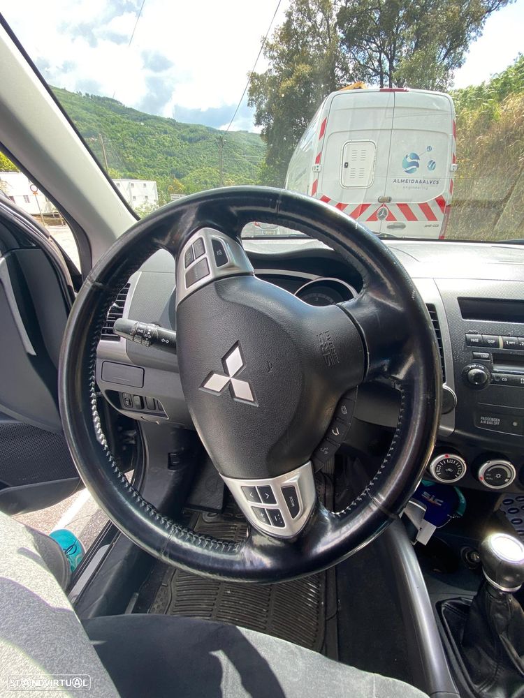 Mitsubishi Outlander 2.0 DI-D SW 4WD - 19
