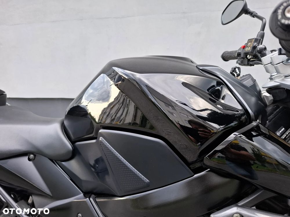 Suzuki GSR - 18