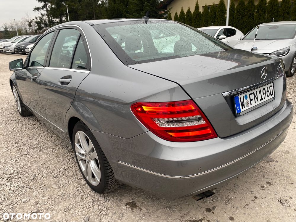 Mercedes-Benz Klasa C 180 CGI Automatik BlueEFFICIENCY Avantgarde - 12