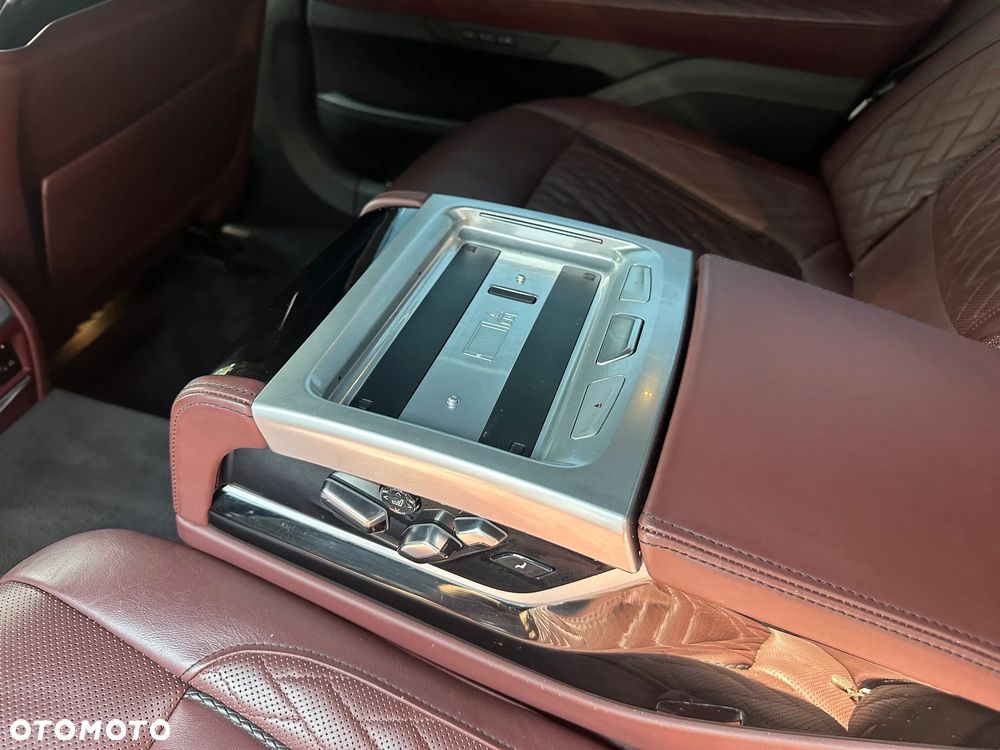 BMW Seria 7 - 12