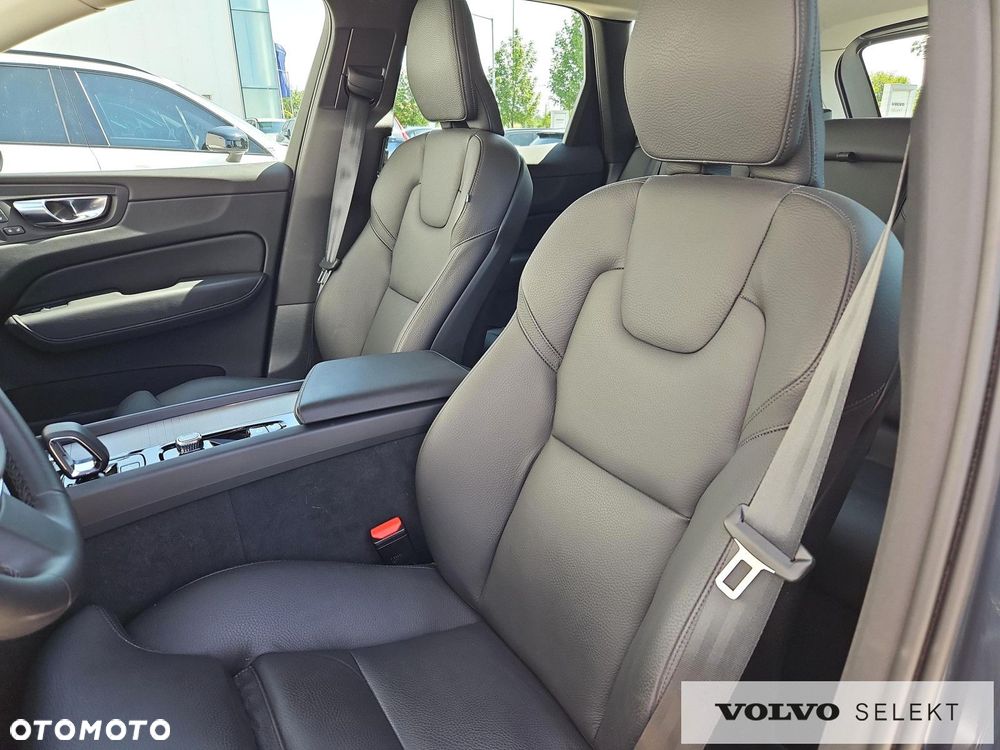 Volvo XC 60 B5 B AWD Plus Dark - 25