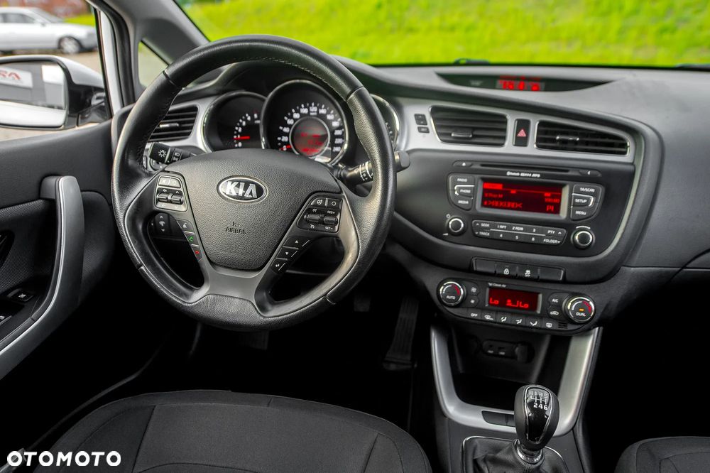 Kia Ceed 1.6 CRDi 128 Dream Team Edition - 23