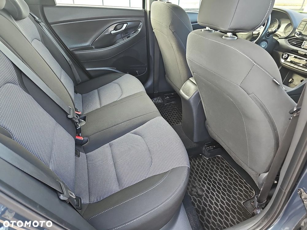 Hyundai i30 1.5 DPI Classic + - 23
