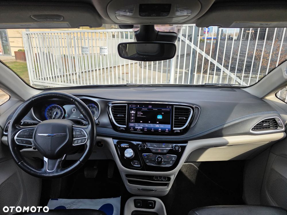 Chrysler Pacifica - 10