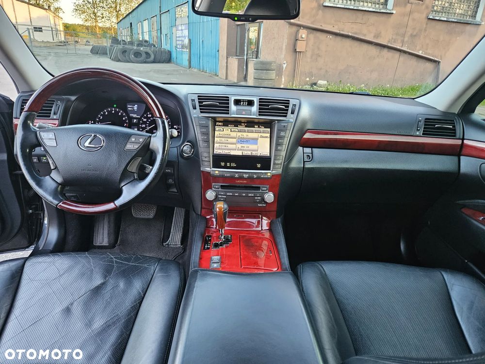 Lexus LS - 3