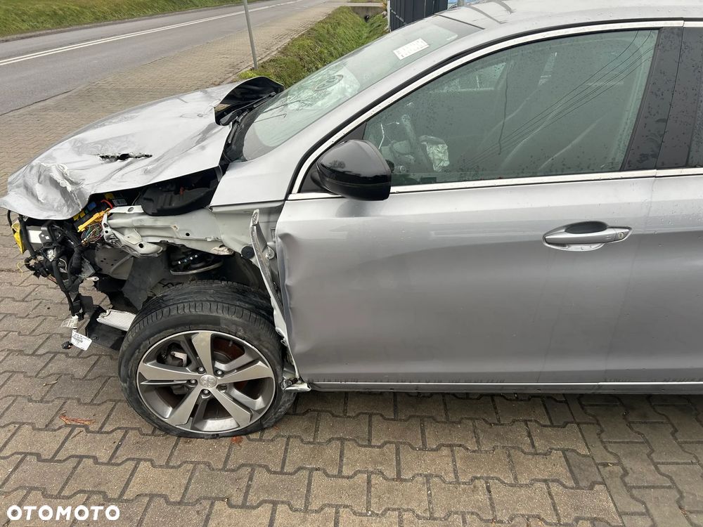 Peugeot 308 - 25
