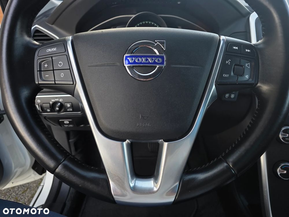 Volvo XC 60 D4 AWD Geartronic Momentum - 22