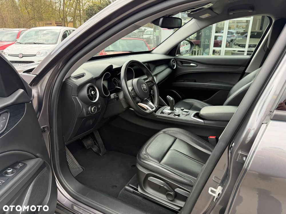 Alfa Romeo Stelvio - 10