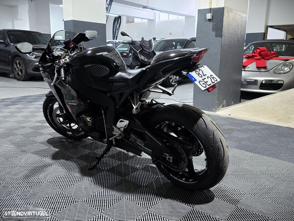 Honda CBR !000 RR Fireblade - 4