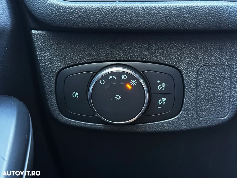 Ford Focus 1.5 EcoBlue 8AT Titanium X - 35