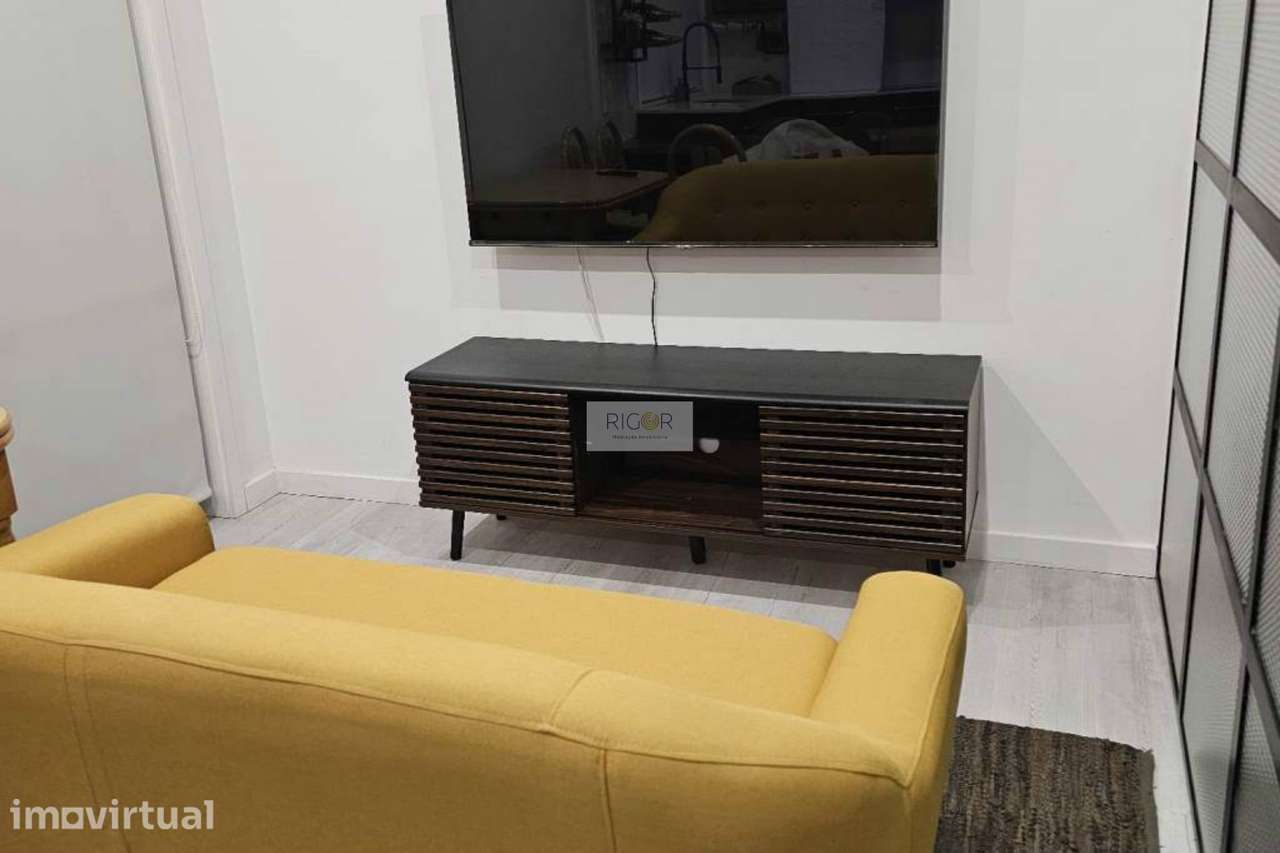 Apartamento T0 com terraço de 35m2 a Poente a 600 metros da praia, em - Grande imagem: 3/12