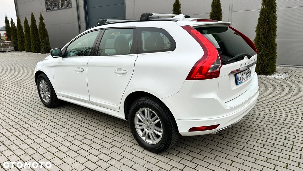 Volvo XC 60 D5 AWD Momentum - 4