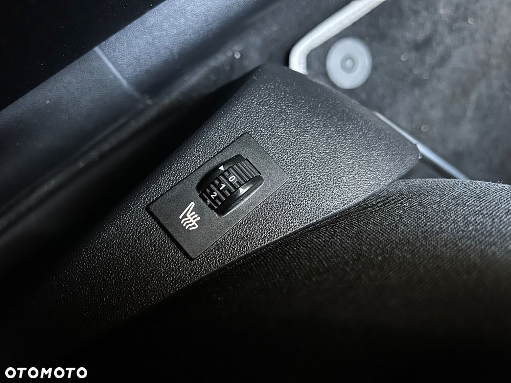 Peugeot 208 1.6 BlueHDi Allure S&S - 16