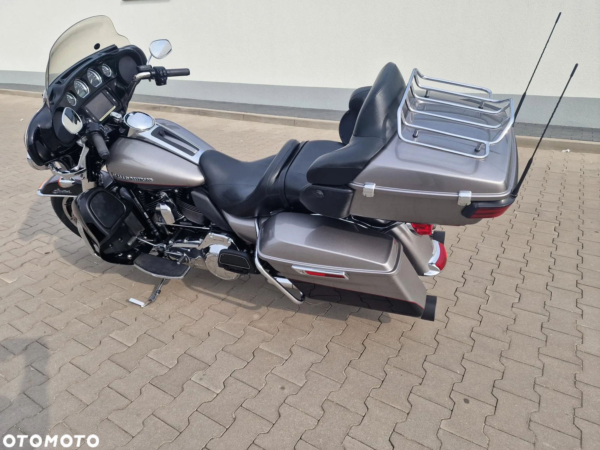 Harley-Davidson FLH Electra Glide - 3