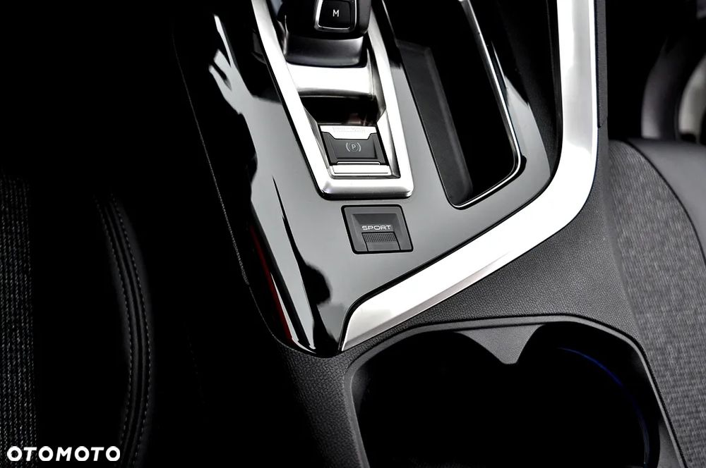 Peugeot 3008 1.2 PureTech GPF Allure S&S EAT8 - 34