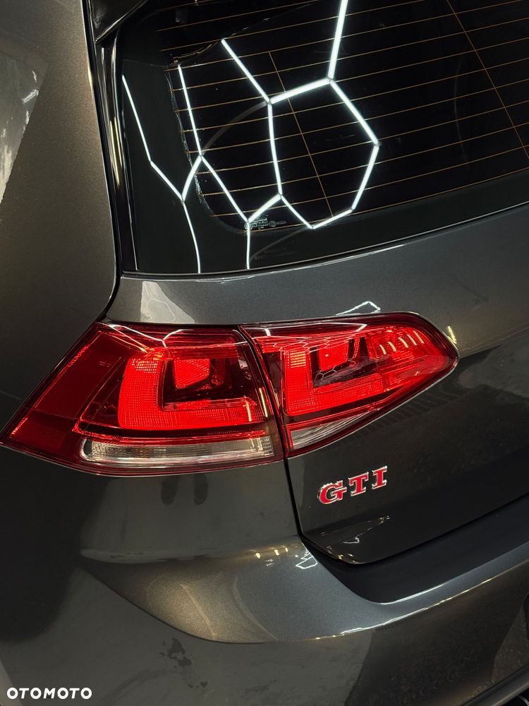 Volkswagen Golf - 12
