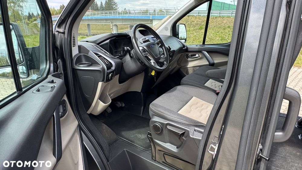 Ford Tourneo Custom - 17