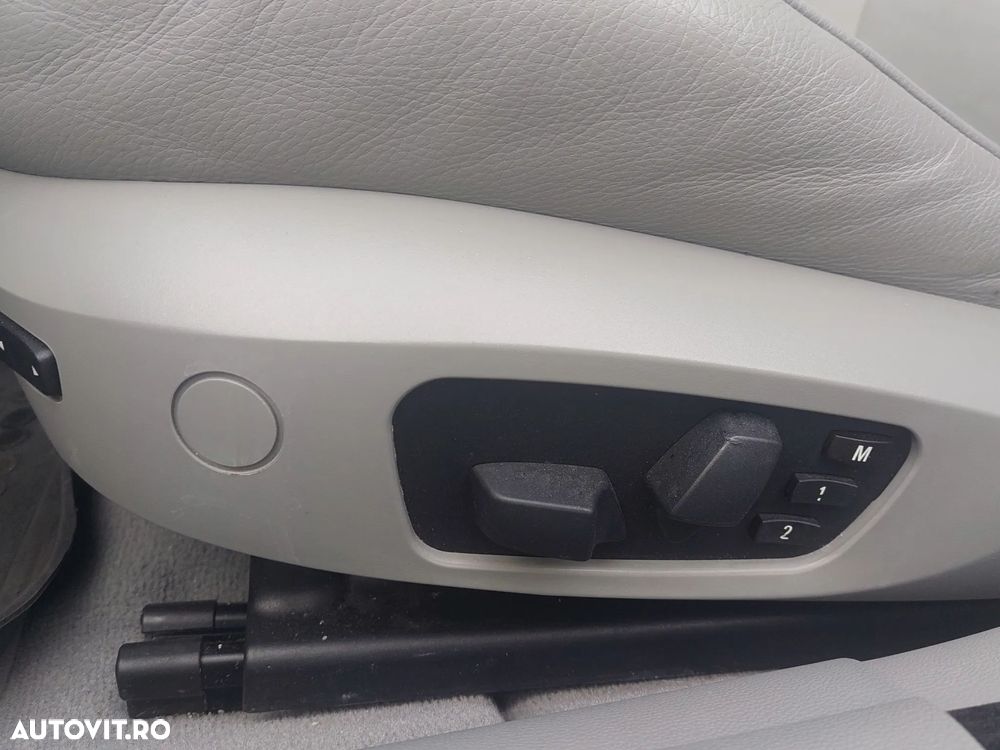 BMW Seria 3 325i - 22