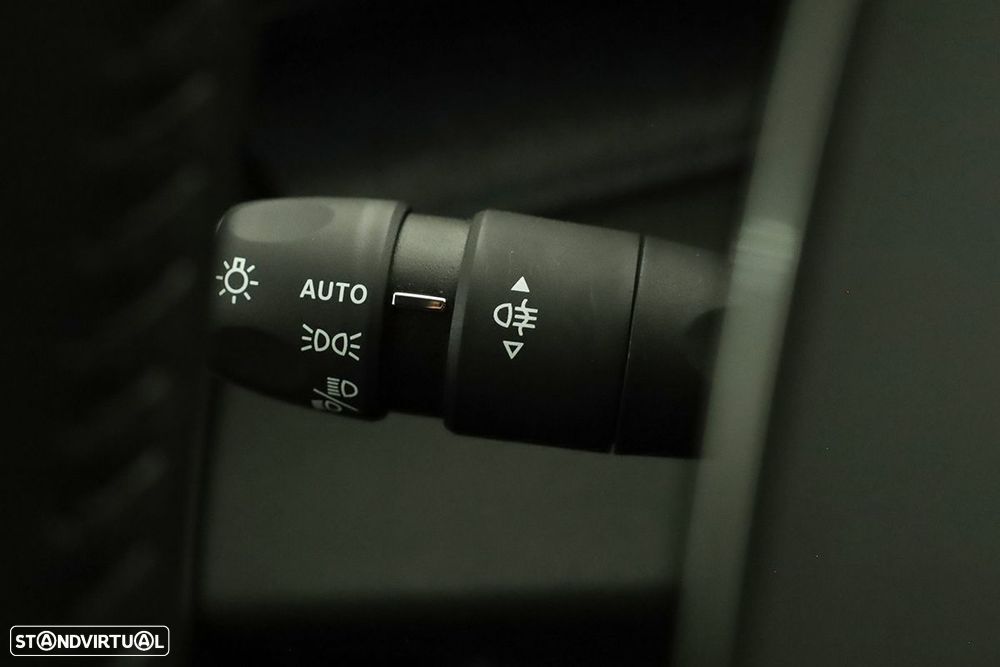 Peugeot 408 1.6 Hybrid Allure e-EAT8 - 19
