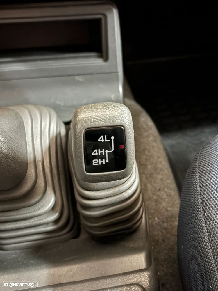 Mitsubishi Pajero Sport 2.5 TD GLS - 18