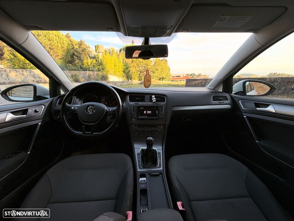 VW Golf 1.6 TDi DPF Highline - 14