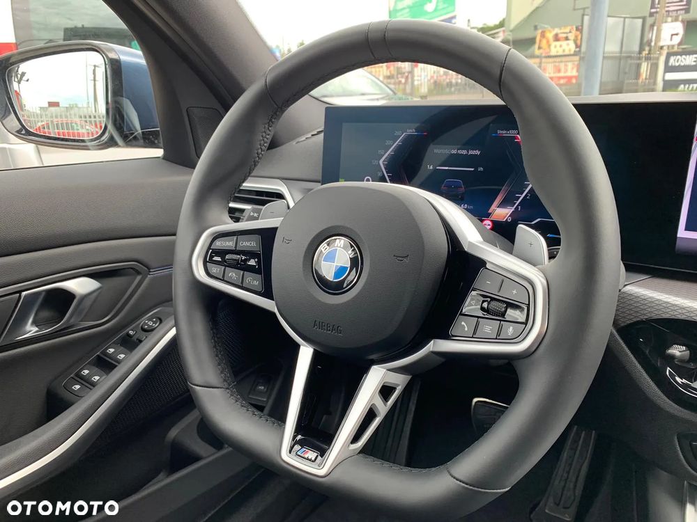 BMW Seria 3 330i xDrive M Sport - 17