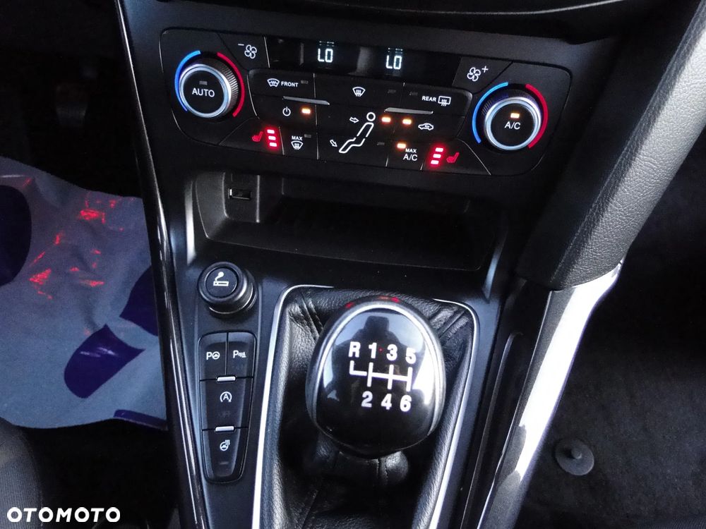 Ford Focus 1.0 EcoBoost STart-Stopp-System TITANIUM X - 28