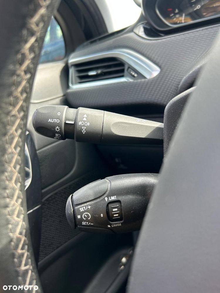 Peugeot 208 1.5 BlueHDi Allure Pack S&S - 34