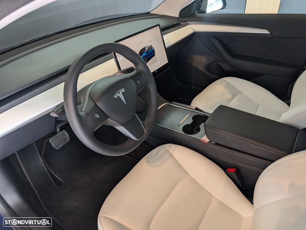 Tesla Model 3 - 5