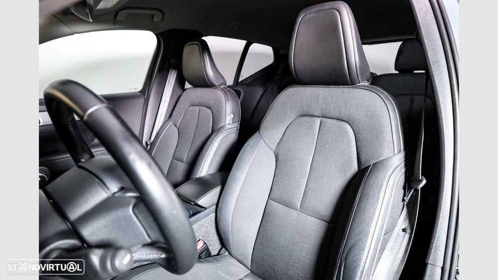 Volvo XC 40 1.5 T3 Momentum Plus - 17