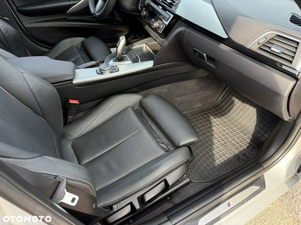 BMW Seria 3 318d M Sport - 38