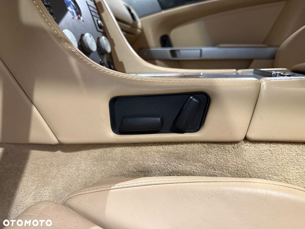 Aston Martin DB9 Standard - 26