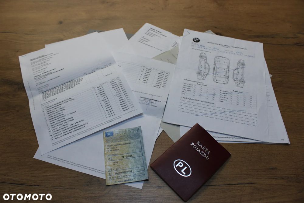 BMW Seria 6 650 i - 7