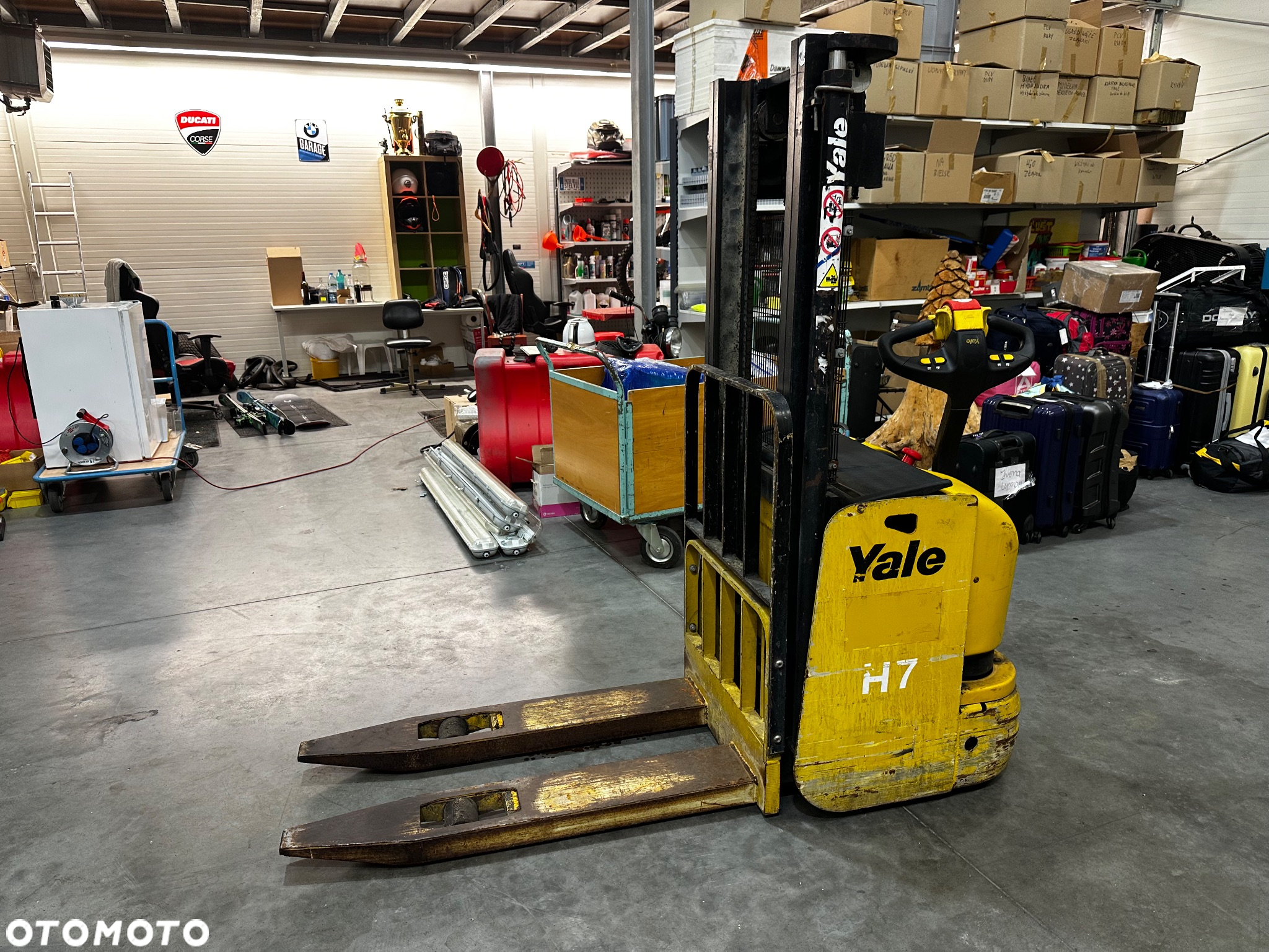Yale MS16 elektryczny wózek ręczny Paleciak Triplex 4,3M / 1,4T - 11