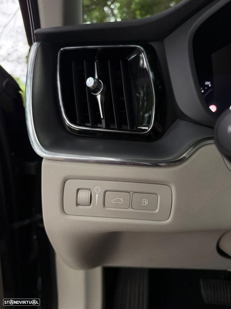 Volvo XC 60 2.0 T6 PHEV Inscription Expression AWD - 23