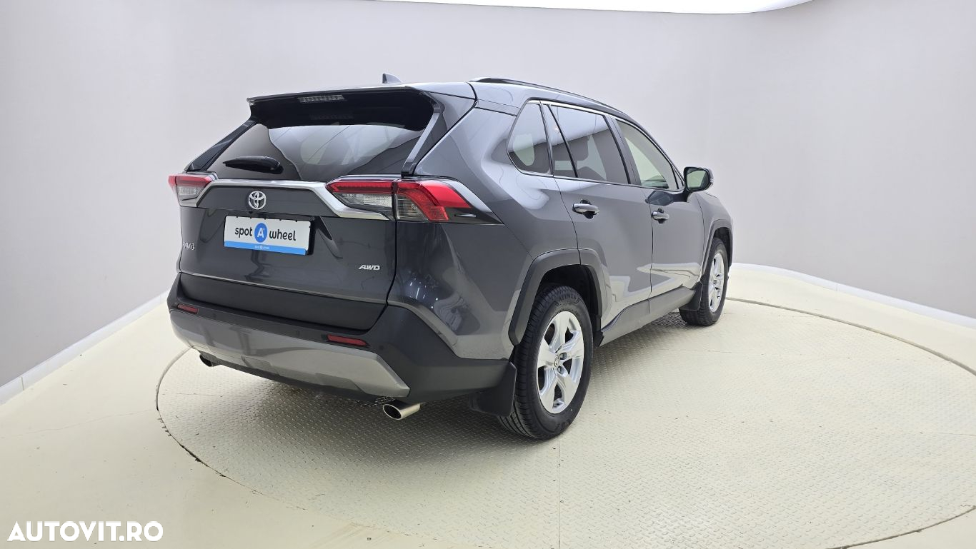 Toyota RAV4 - 6