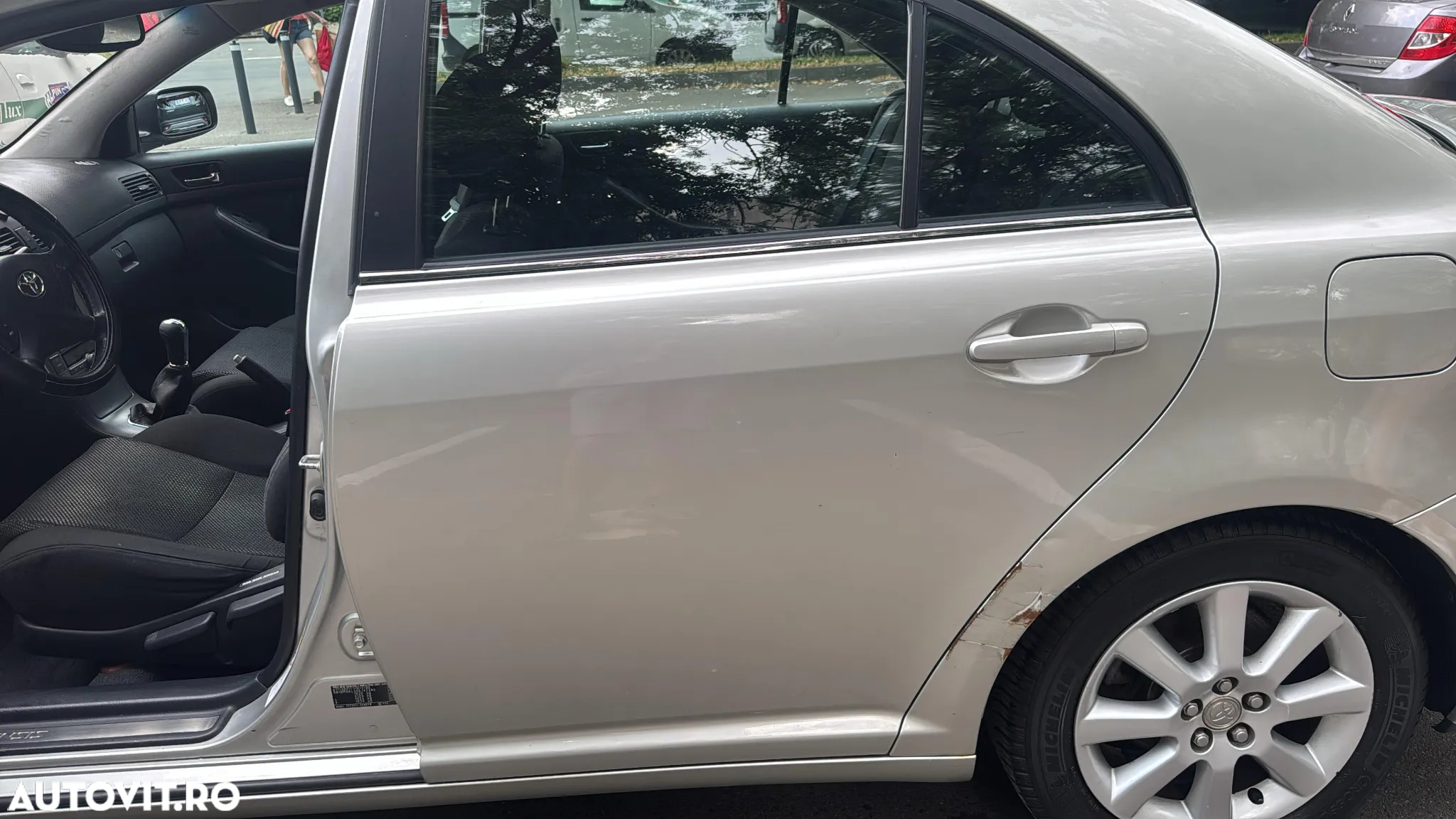 Toyota Avensis 1.8 Comfort - 14
