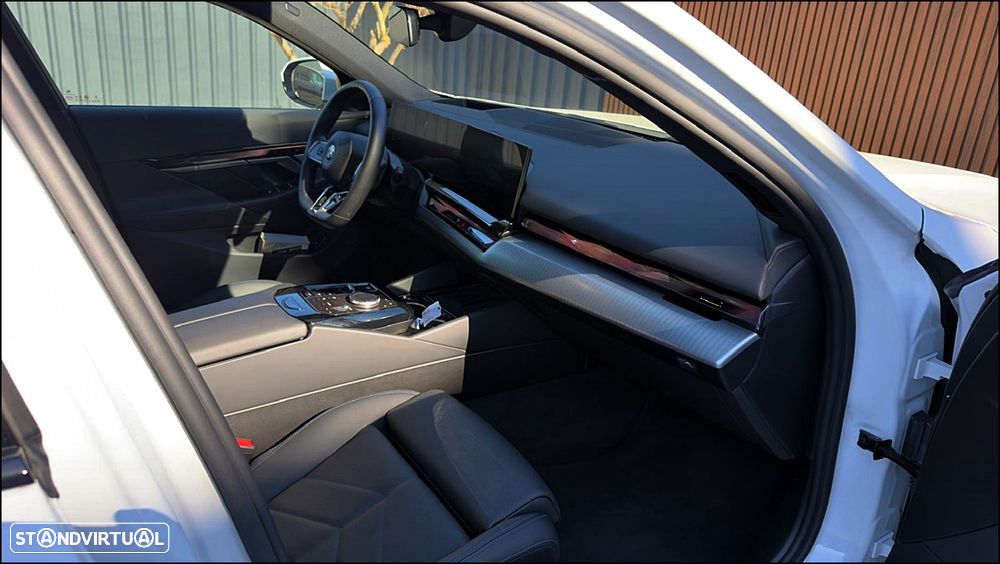 BMW i5 eDrive40 Pack Desportivo M - 29