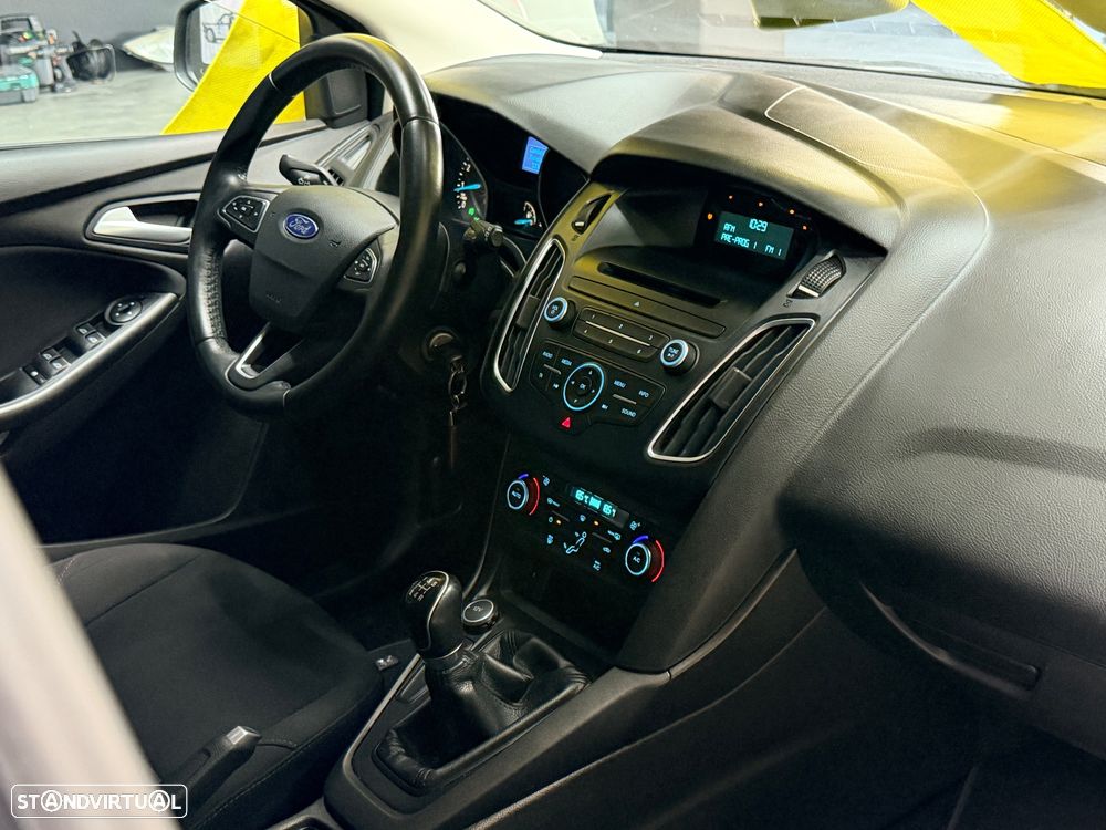 Ford Focus 1.0 EcoBoost S&S COOL&CONNECT DESIGN - 19