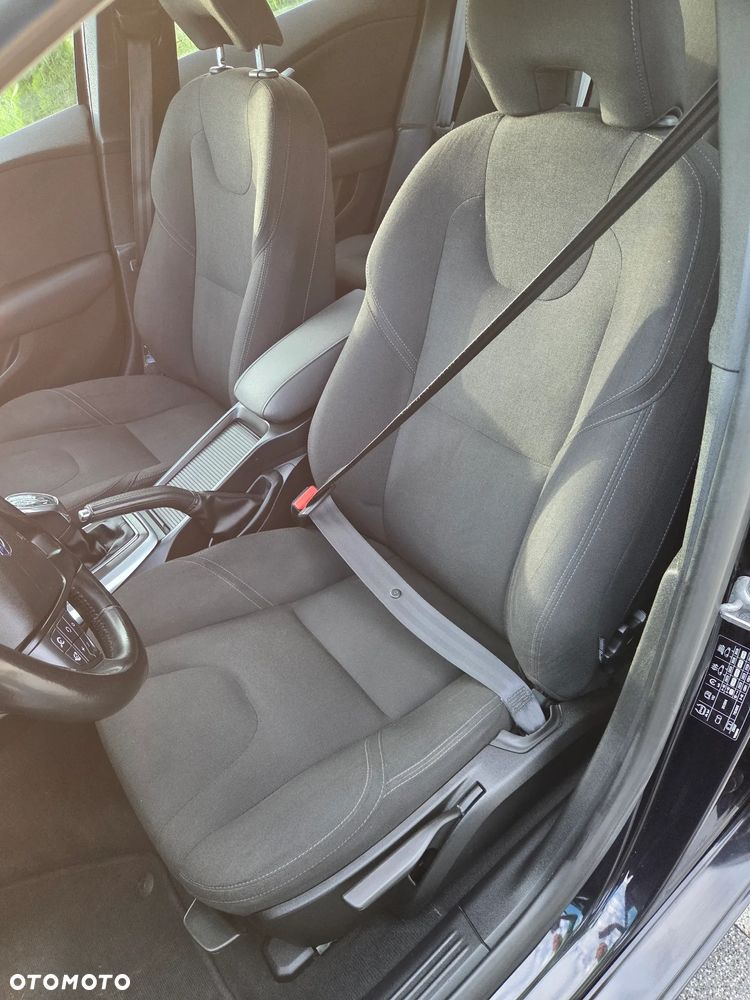 Volvo V40 D2 Momentum - 18