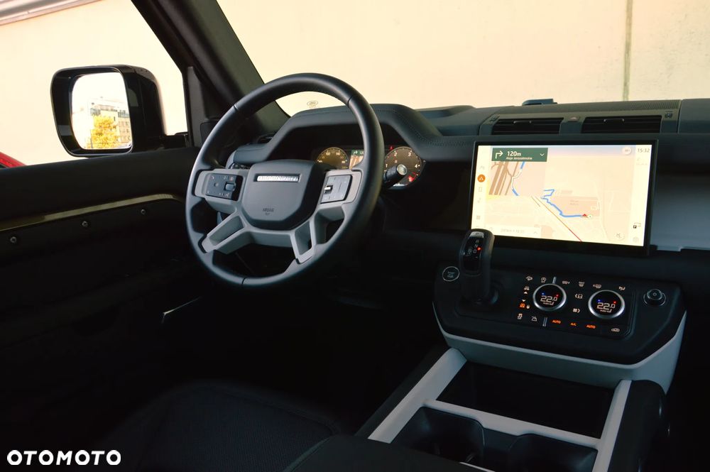 Land Rover Defender - 22