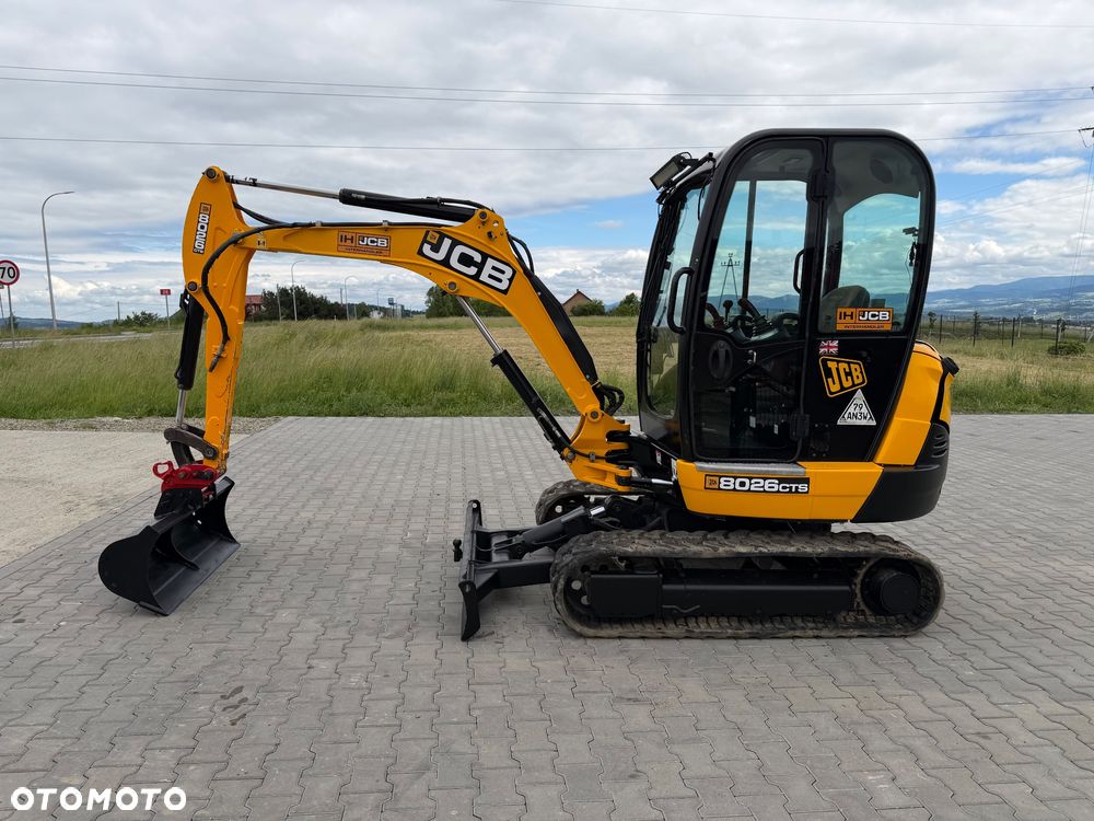 JCB 8026 - 12