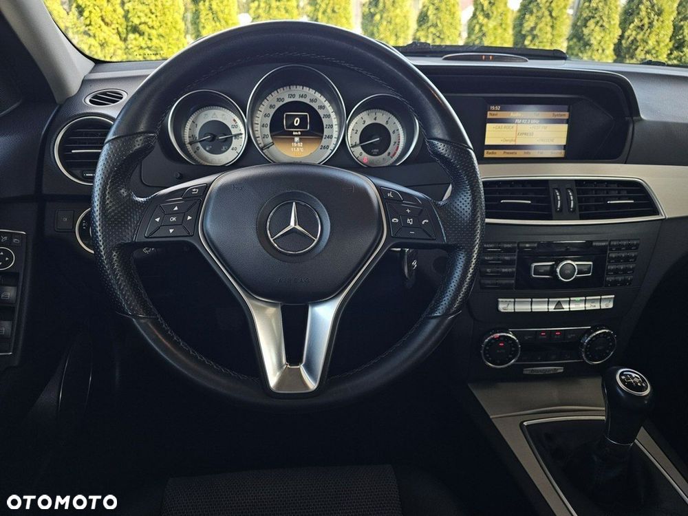 Mercedes-Benz Klasa C 200 Avantgarde Edition - 19