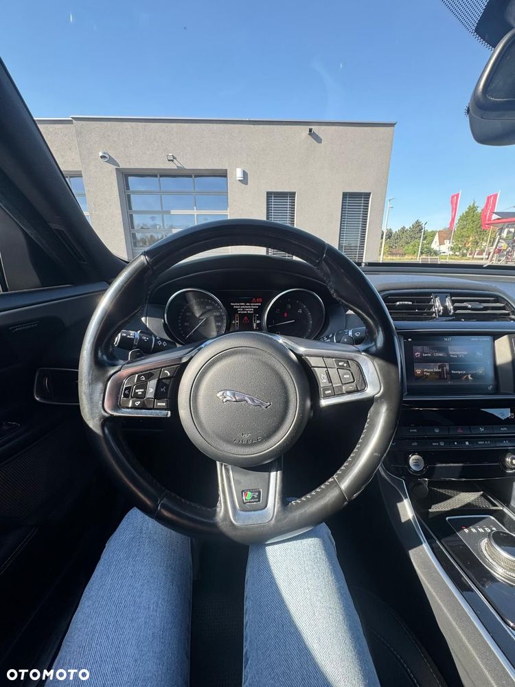 Jaguar XE 20d R-Sport Ingenium Edition - 25