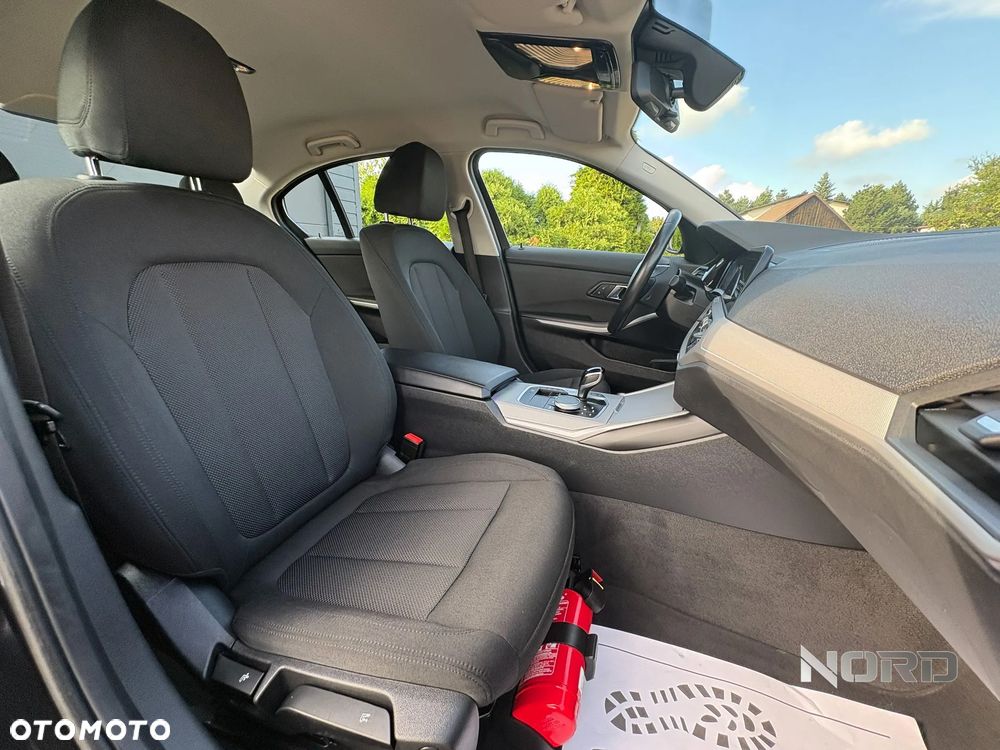 BMW Seria 3 320d mHEV - 17
