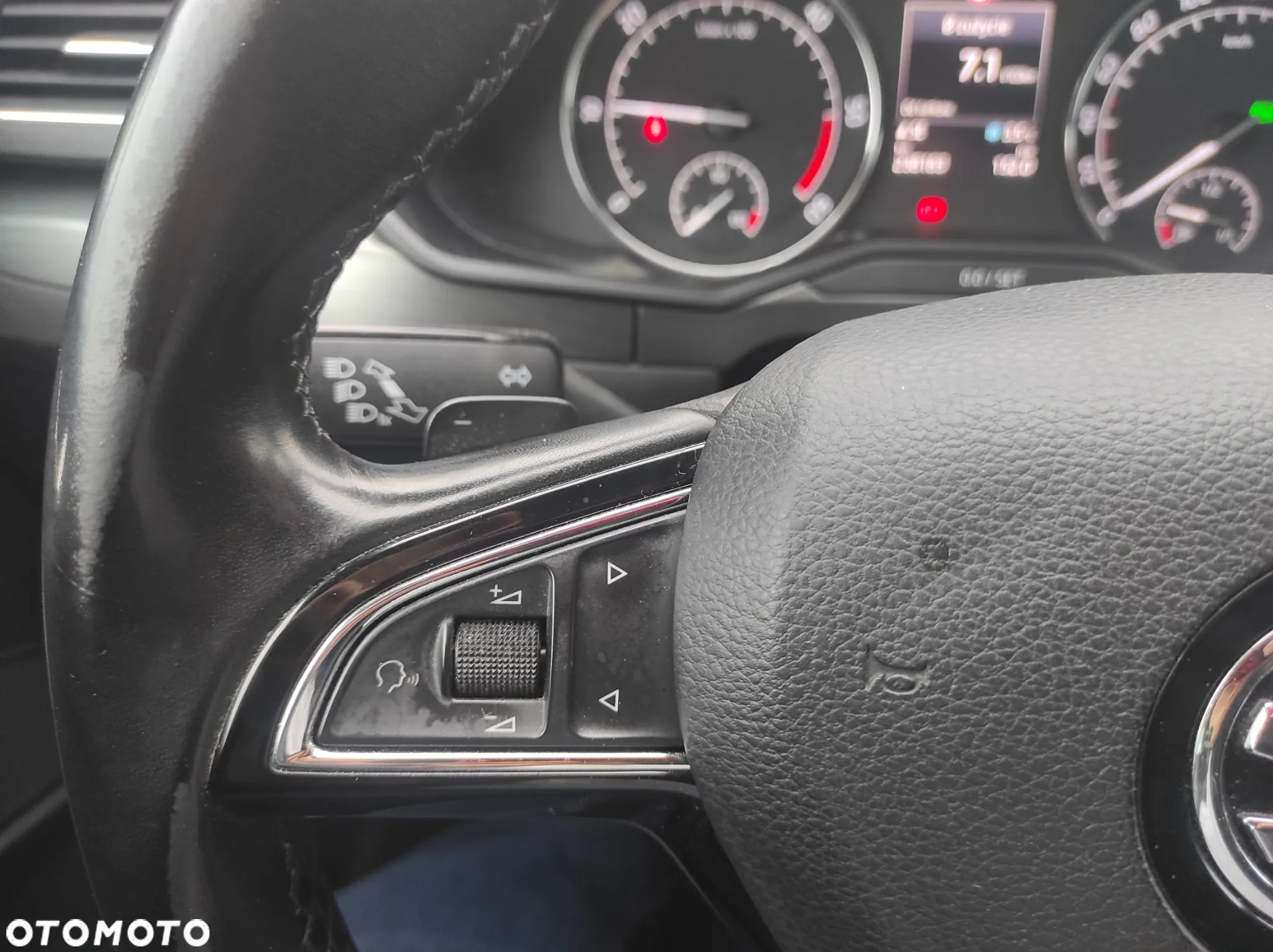 Skoda Superb 2.0 TDI Active DSG - 8