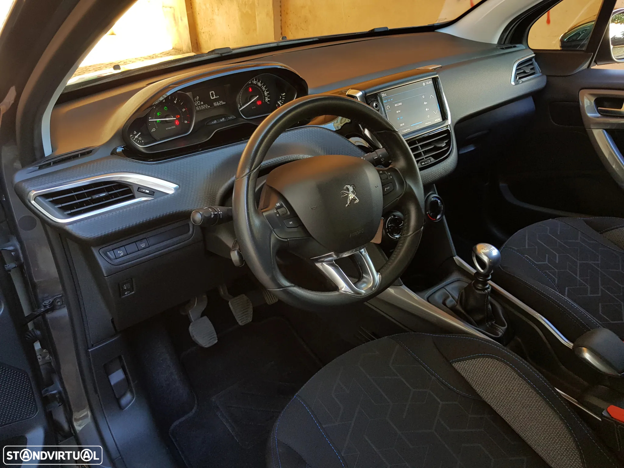 Peugeot 2008 1.5 BlueHDi Style - 13