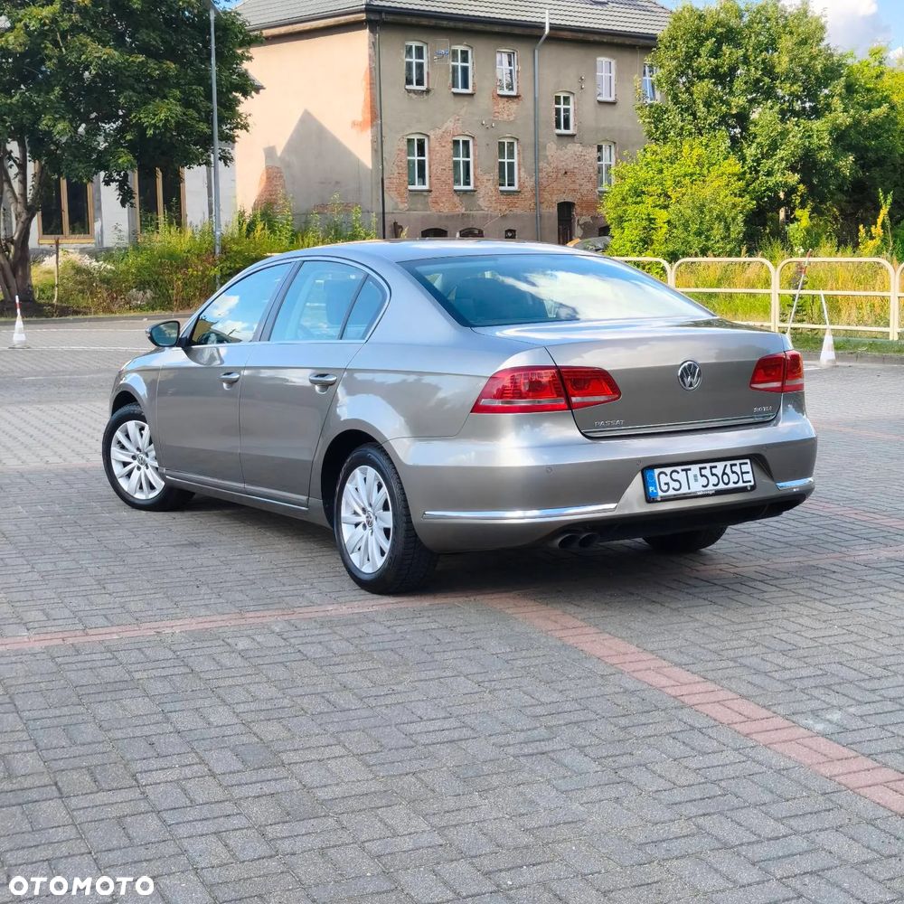 Volkswagen Passat 2.0 TDI Comfortline - 12